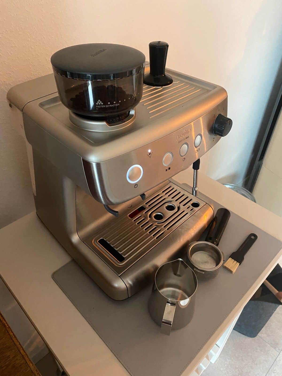 Breville Barista Max VCF126X Siebträgermaschine Test