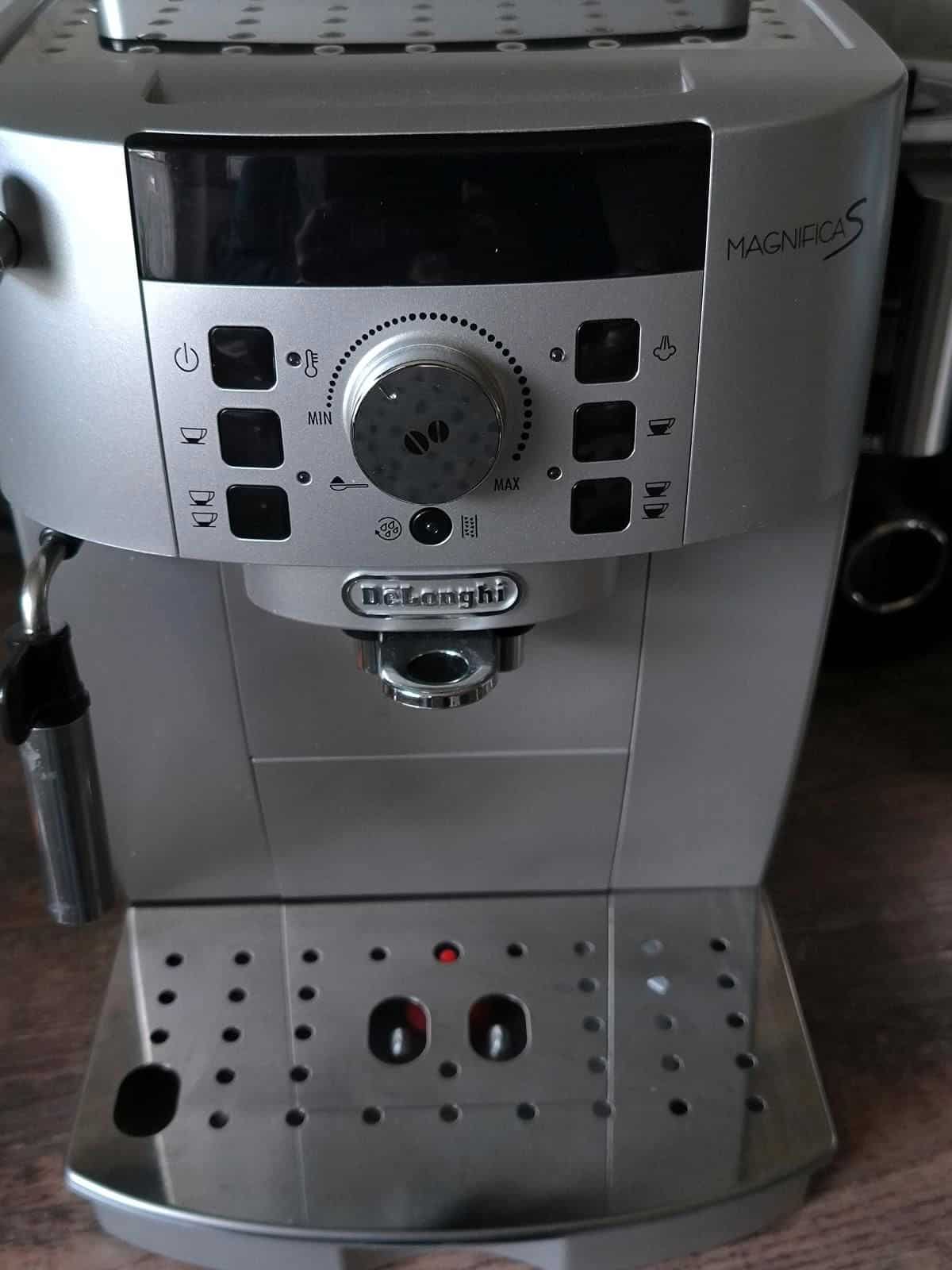 DEʼLONGHI Kaffeevollautomat »Magnifica S« (ECAM 22.110.SB)