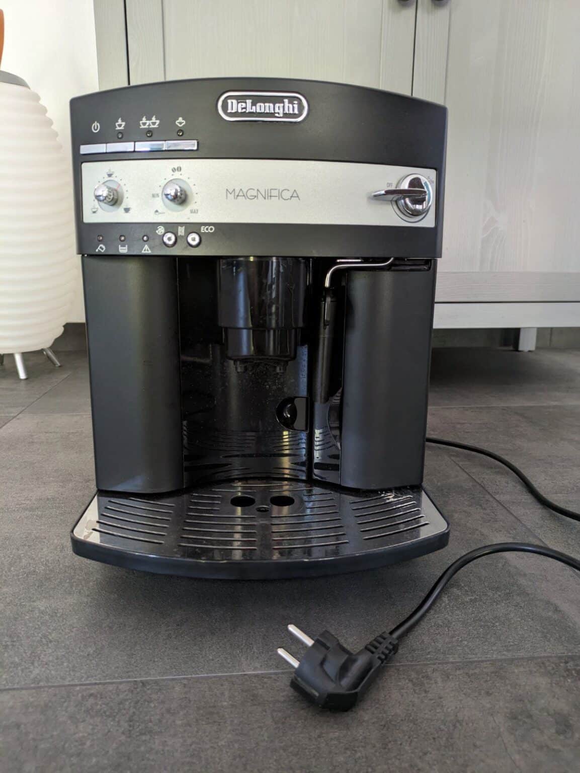 De'Longhi B ESAM 3000 Kaffeevollautomat - EdelKüche