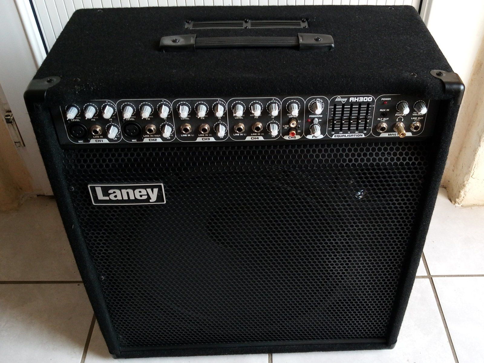 Laney AUDIOHUB Series AH300 Multi-Input Combo Verstärker