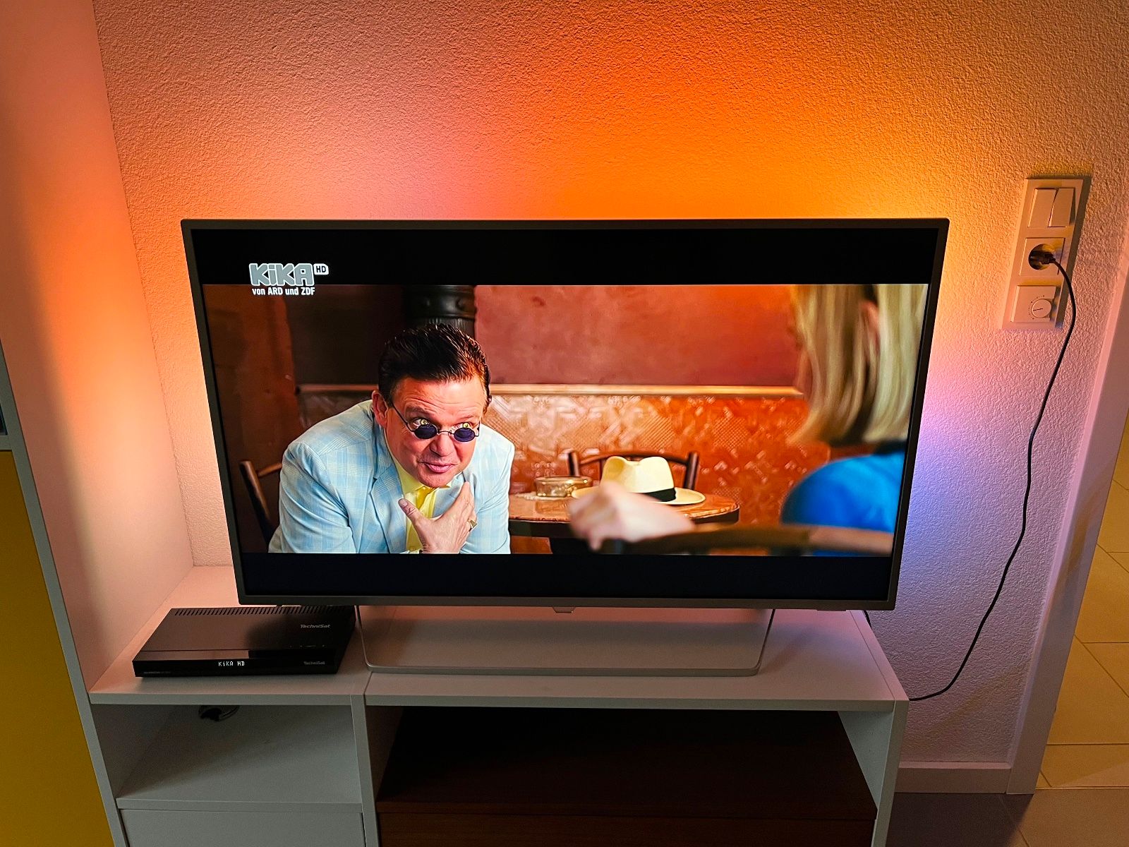 Philips Ambilight TV 43PUS8508:12