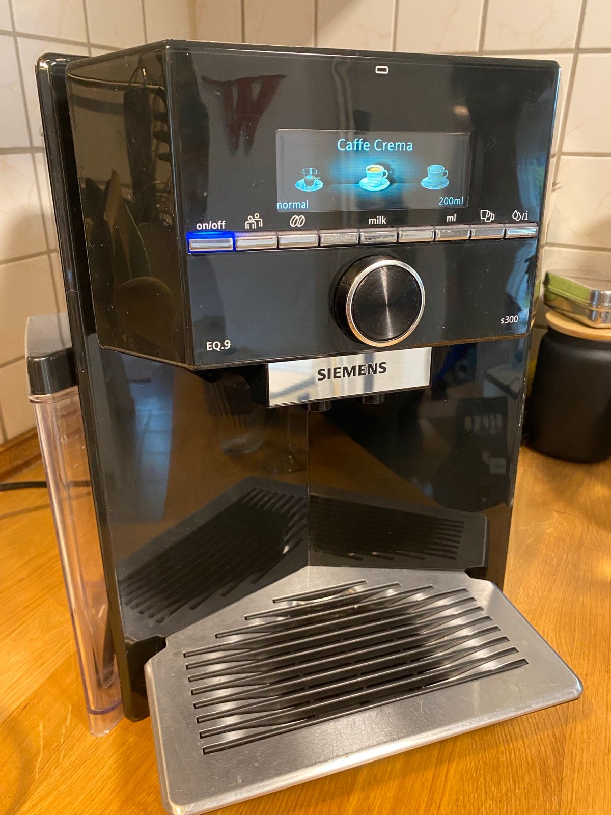 Siemens EQ.9 Plus s300 TI923309RW Kaffeevollautomat