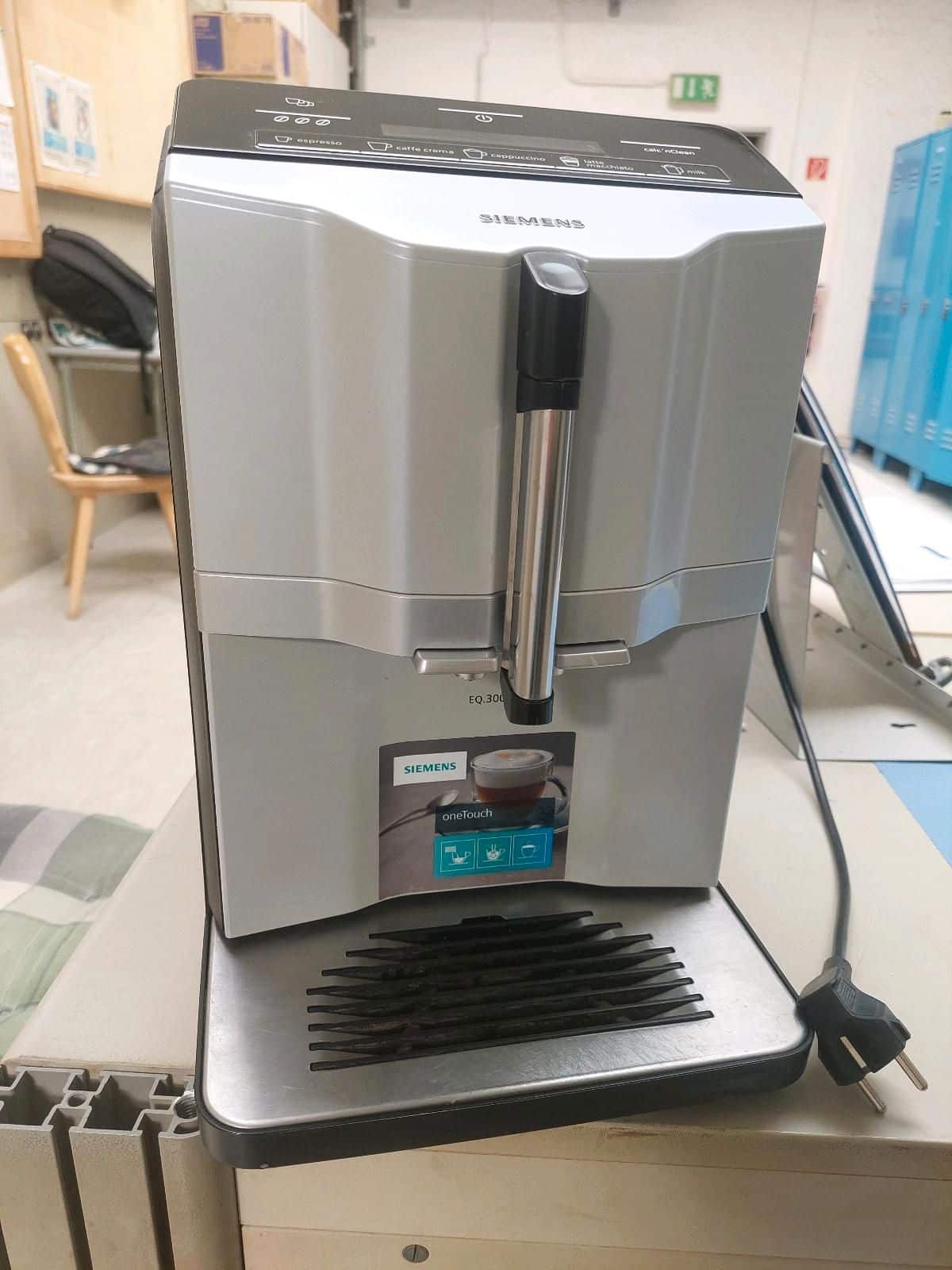 Siemens EQ300 TF303E07 Kaffeevollautomat