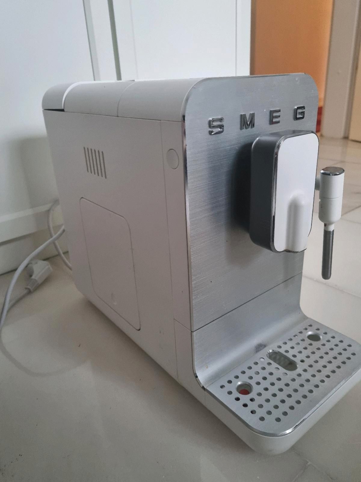 SMEG BCC12WHMEU Automatische Kaffeemaschine Test