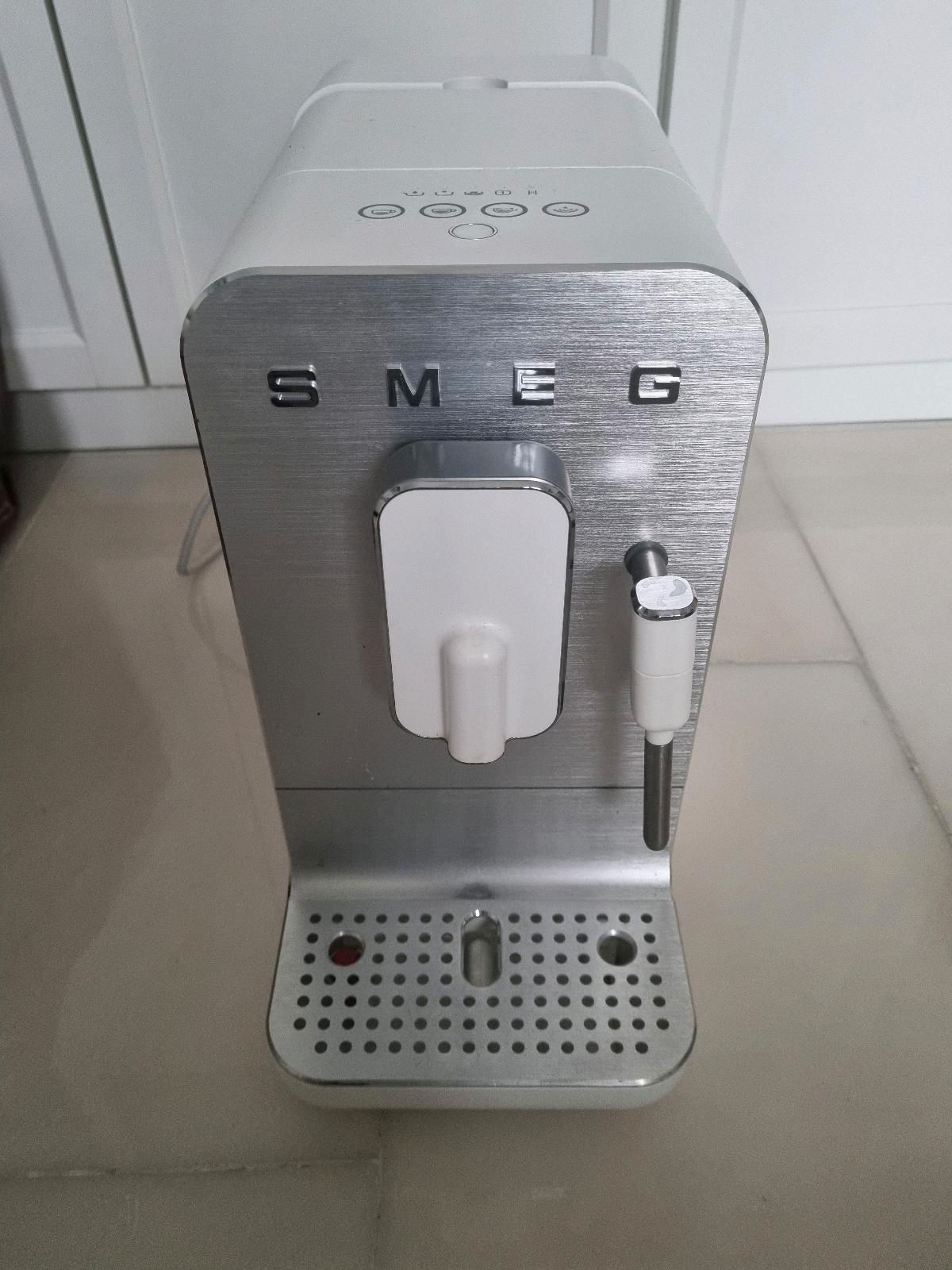 SMEG BCC12WHMEU Automatische Kaffeemaschine
