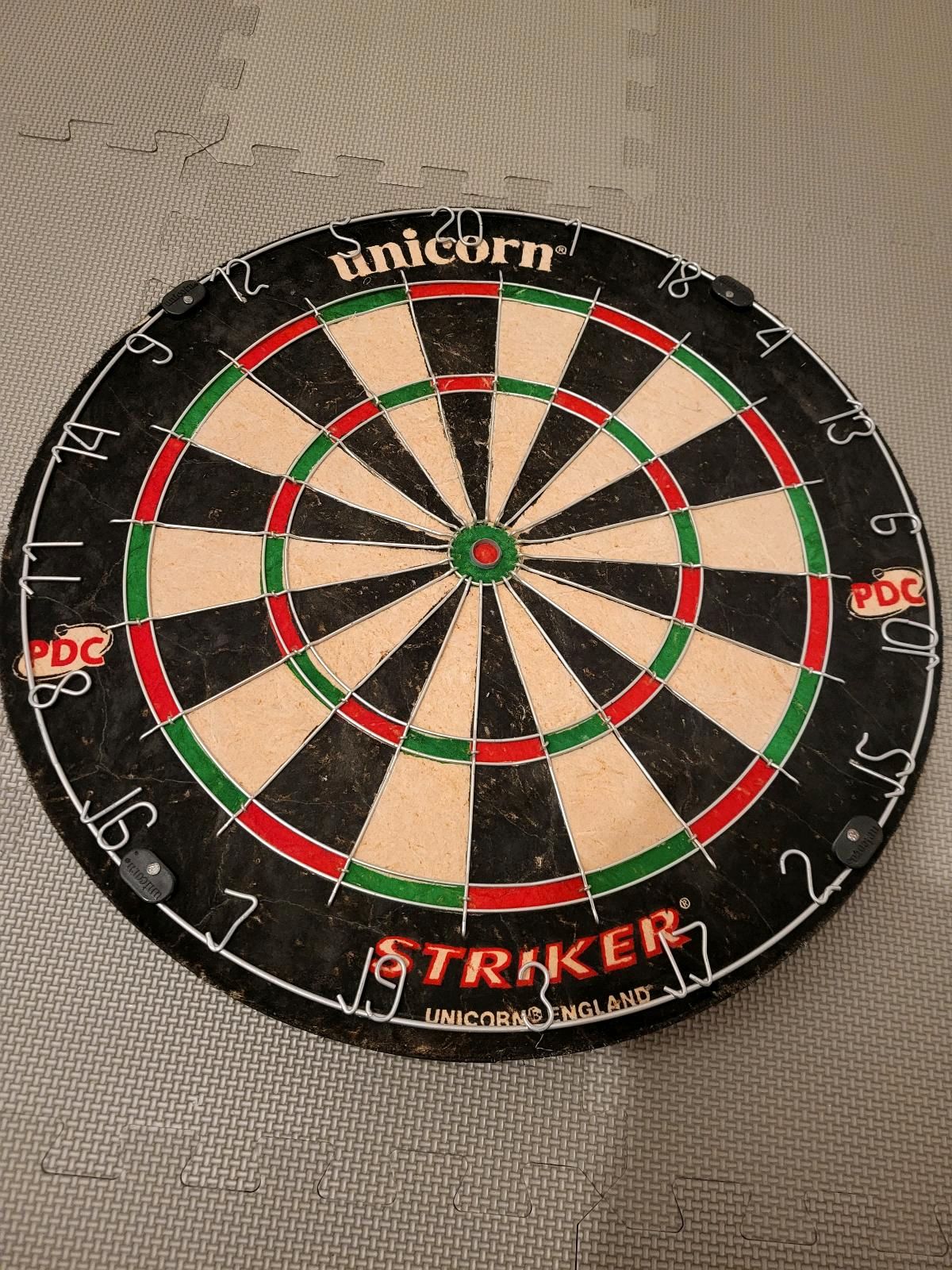 Unicorn Striker Bristle Dartscheibe Test