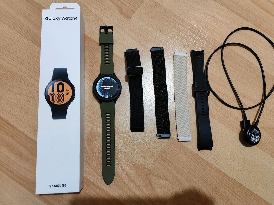 SAMSUNG Galaxy Watch 4